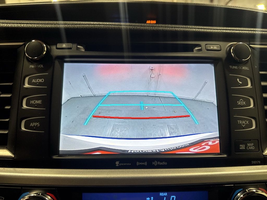 Used 2017 Toyota Highlander SE FWD image 18