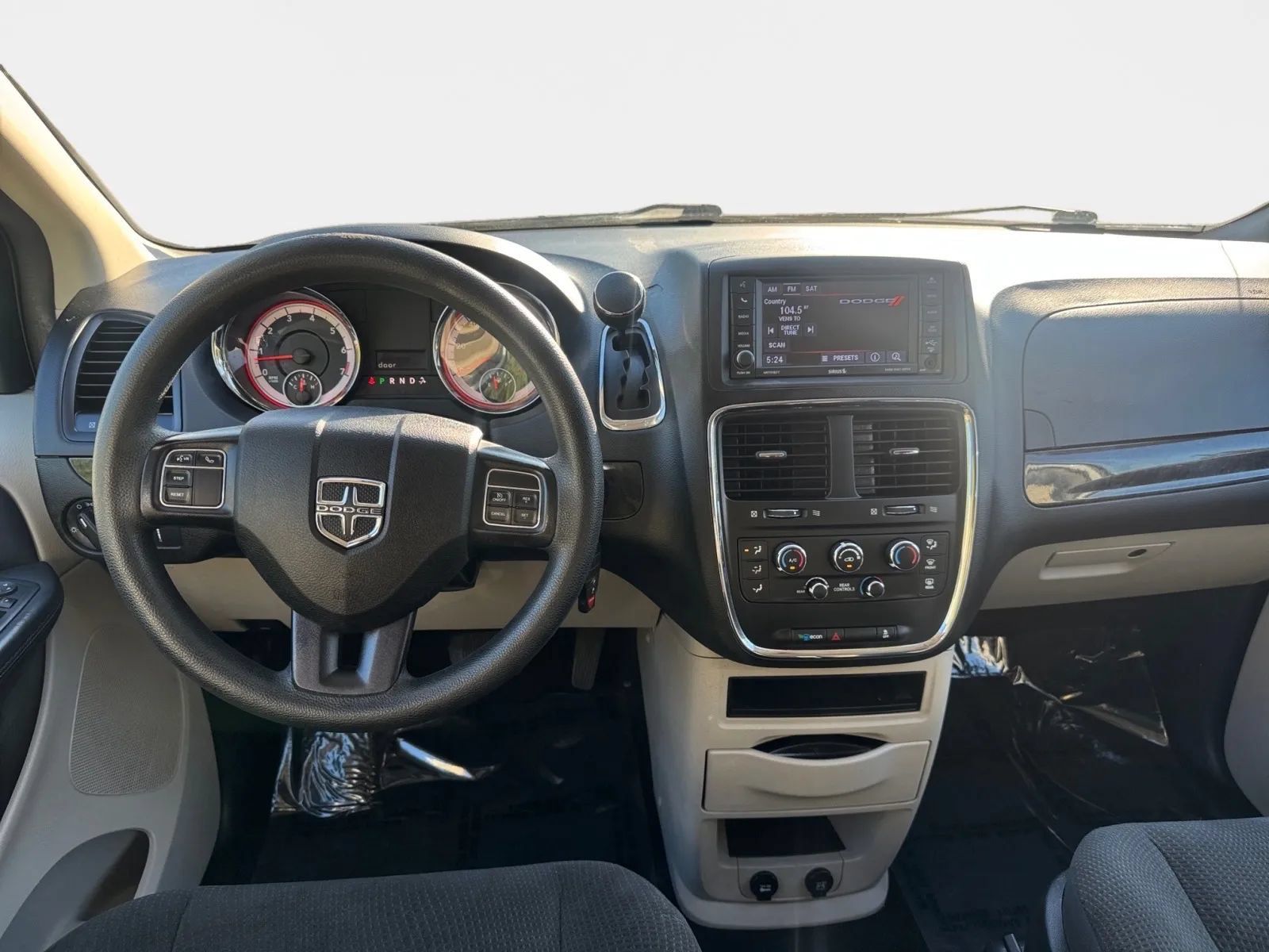 Used 2018 Dodge Grand Caravan SE w/ UConnect Hands-Free Group FWD image 14