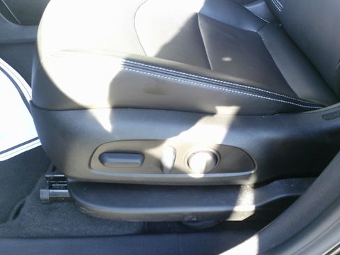 Used 2024 GMC Terrain SLT image 15