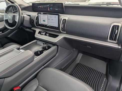 Used 2025 Ford Expedition Active image 23