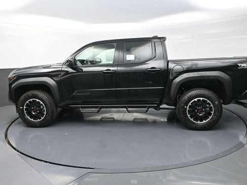 Used 2025 Toyota Tacoma TRD Off-Road AWD/4WD image 7