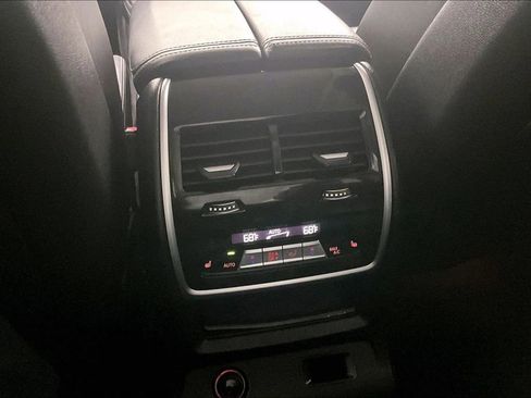 Used 2021 BMW X7 xDrive40i w/ Premium Package image 25