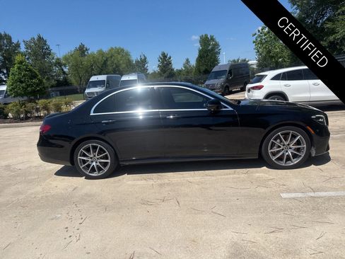 Used 2022 Mercedes-Benz E 350 Sedan image 3