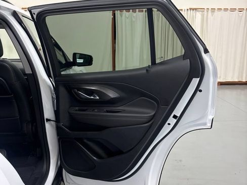 Used 2023 GMC Terrain SLT w/ Tech Package FWD image 33