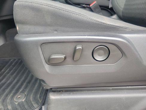 Used 2023 Chevrolet Silverado 1500 LT AWD/4WD image 19