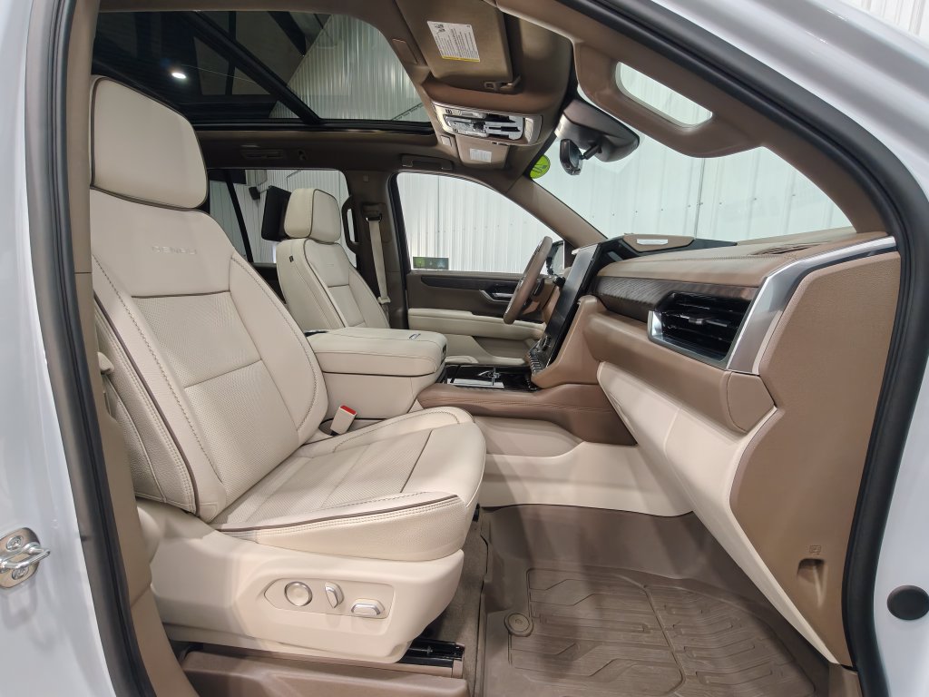 Used 2026 GMC Yukon Denali w/ Advanced Technology Package AWD/4WD image 30