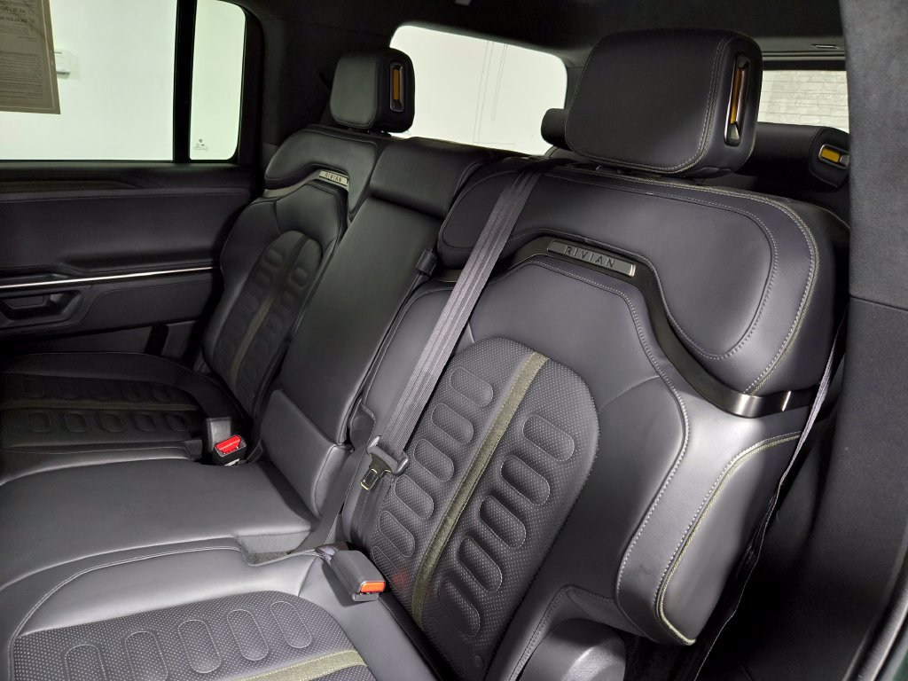 Used 2025 Rivian R1S Adventure Dual AWD/4WD image 30