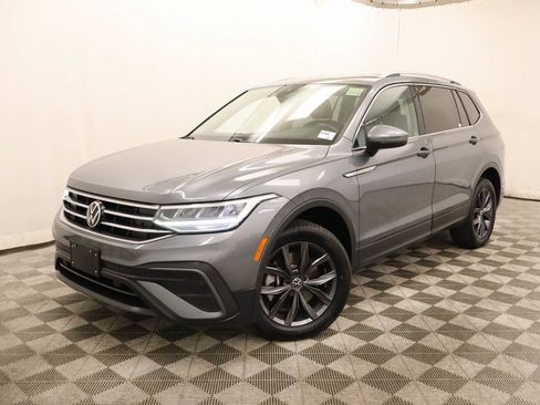 Used 2023 Volkswagen Tiguan SE FWD image 1