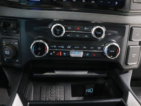 Used 2025 Ford F250 Platinum image 11