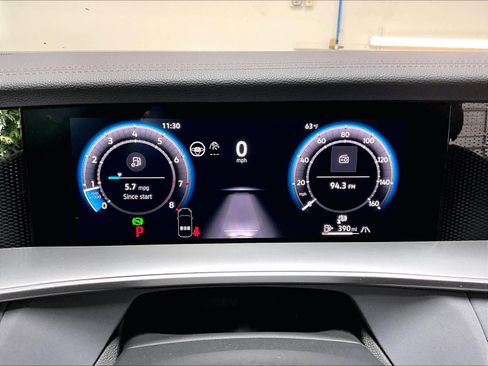 Used 2025 Volkswagen Tiguan SE w/ Panoramic Sunroof Package image 22