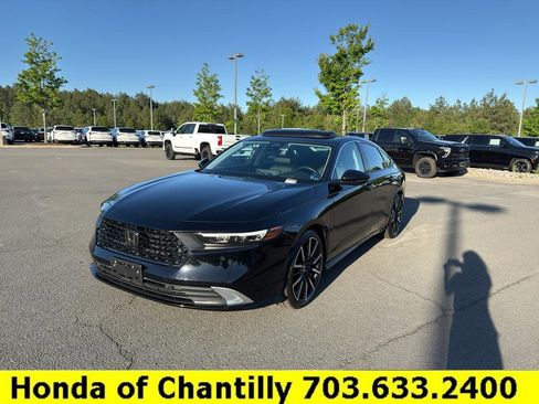 Used 2024 Honda Accord Touring image 3