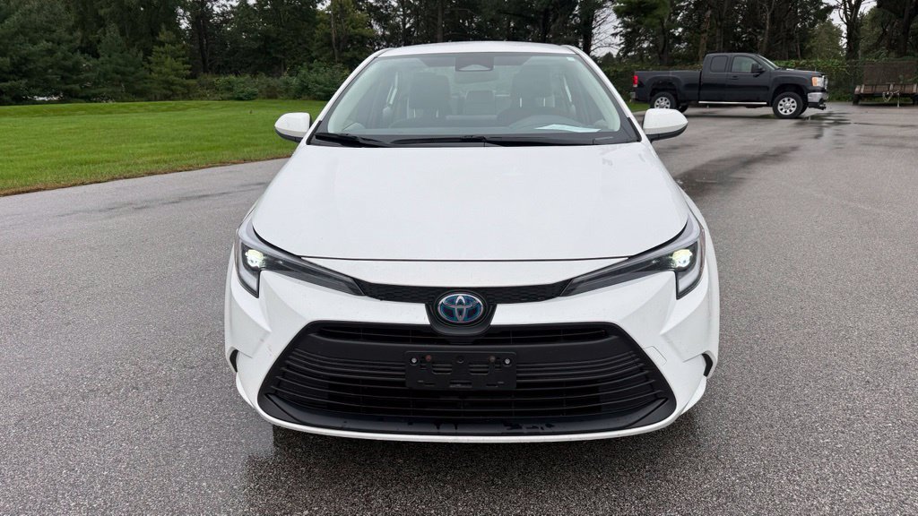 Used 2024 Toyota Corolla LE FWD image 3