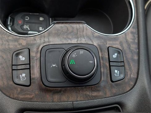 Used 2023 GMC Acadia Denali w/ Denali Technology Package image 19