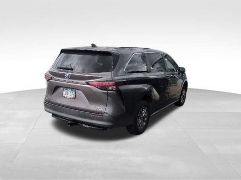 Used 2021 Toyota Sienna XLE AWD/4WD image 8