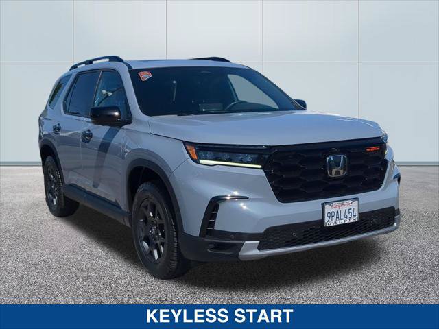 Used 2025 Honda Pilot TrailSport image 7