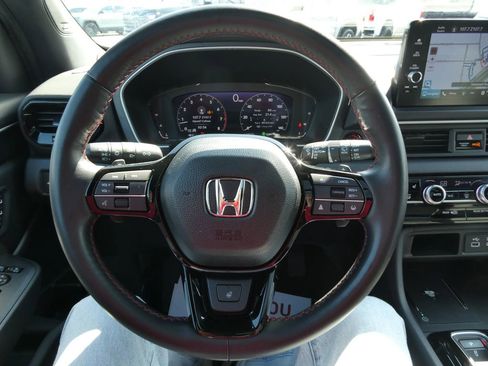 Used 2025 Honda Pilot Black Edition image 39