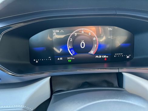 Certified 2024 Volkswagen Taos SE w/ Panoramic Sunroof Package image 9