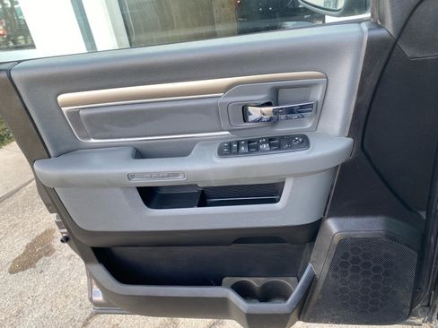 Used 2019 RAM 1500 Classic SLT image 30