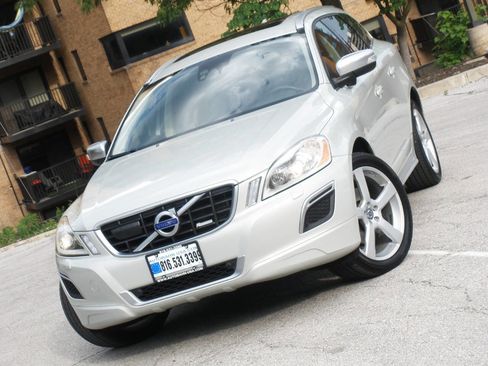 Used 2011 Volvo XC60 T6 R-Design w/ Convenience Pkg AWD/4WD image 5