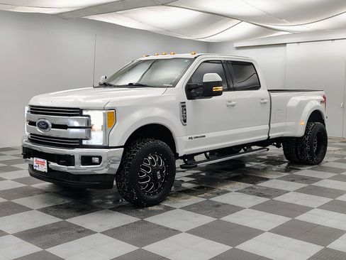 Used 2017 Ford F350 Lariat w/ Lariat Value Package image 7