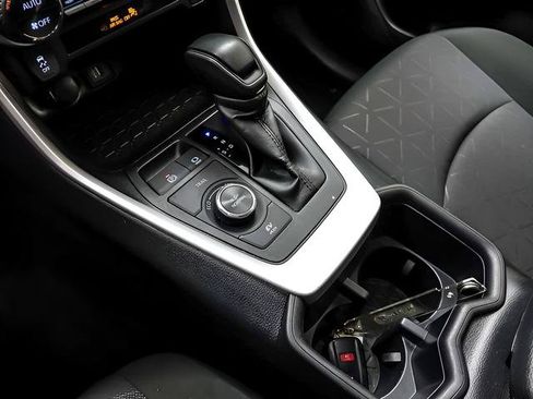 Certified 2025 Toyota RAV4 XLE AWD/4WD image 17