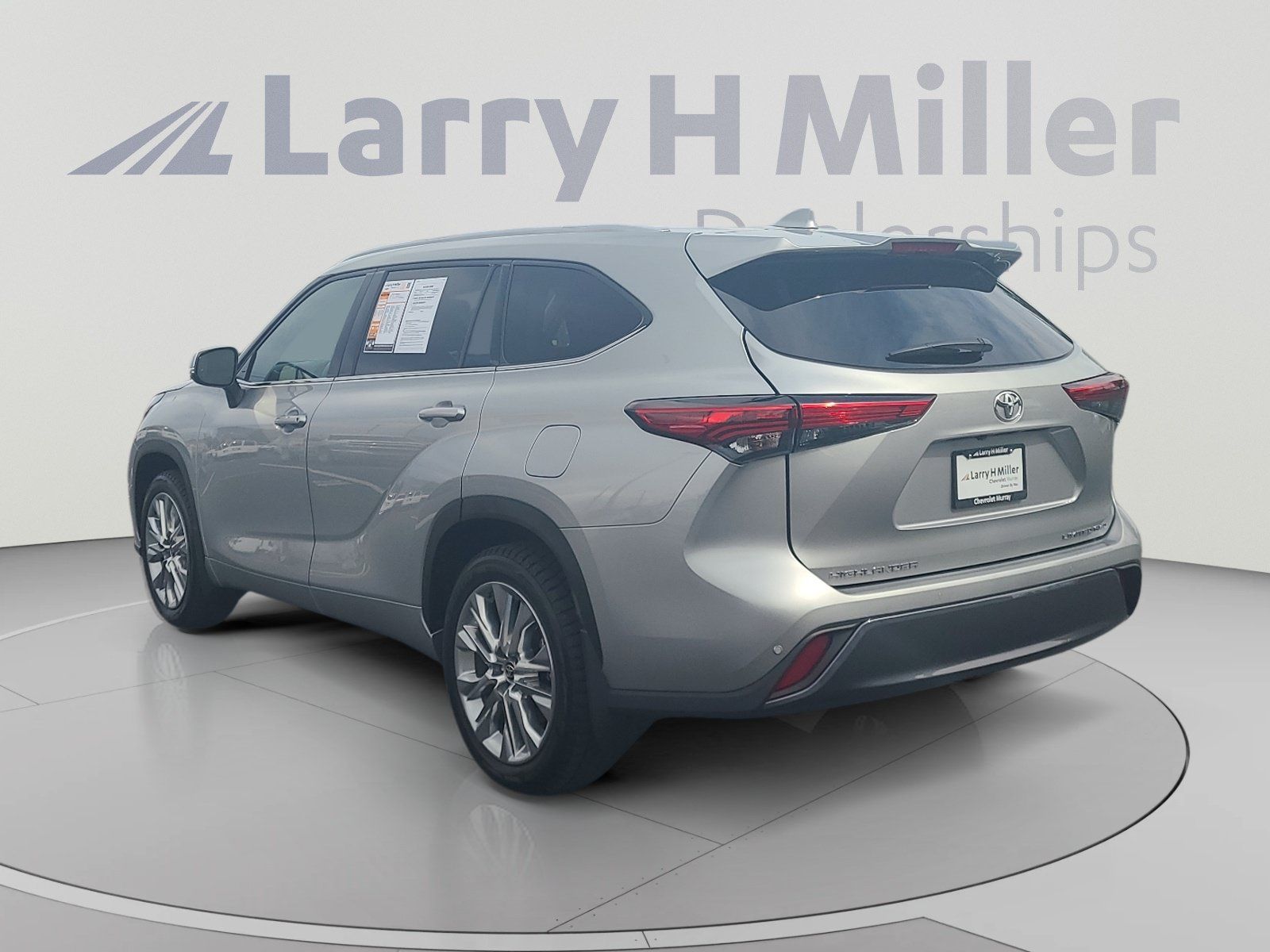 Used 2023 Toyota Highlander Limited AWD/4WD image 3