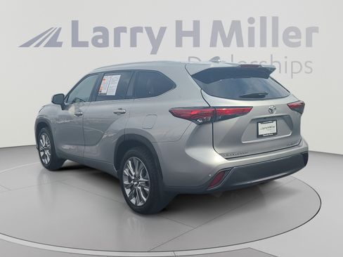 Used 2023 Toyota Highlander Limited AWD/4WD image 3