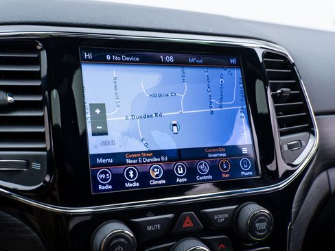 Used 2019 Jeep Grand Cherokee Altitude image 24