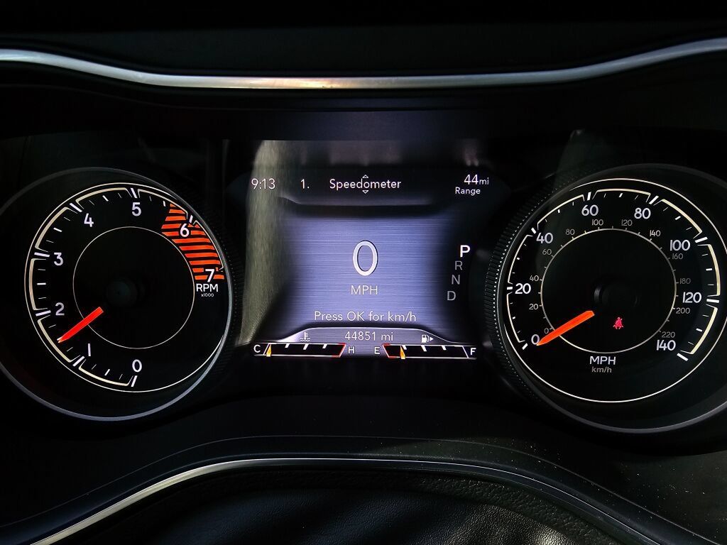 Used 2019 Jeep Cherokee Trailhawk AWD/4WD image 24