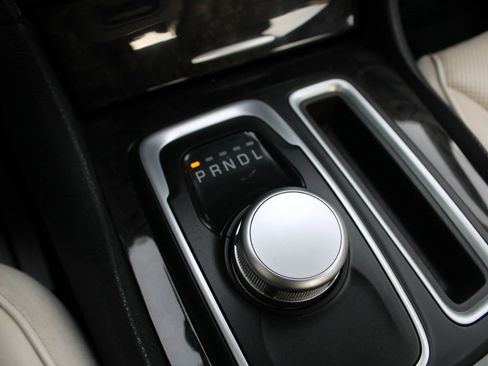 Used 2018 Chrysler 300 Limited image 15