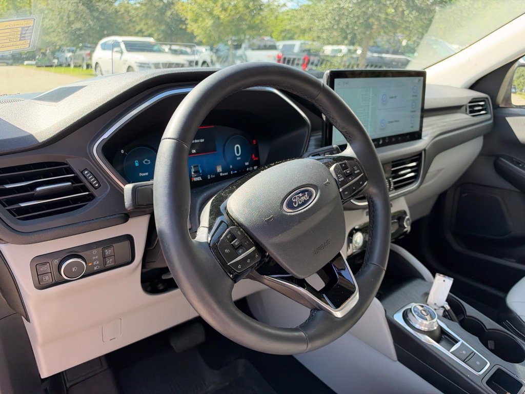 Used 2025 Ford Escape SE w/ PHEV Premium Package FWD image 9