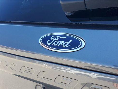 Used 2023 Ford Explorer XLT w/ Equipment Group 202A image 8