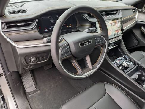 New 2026 Jeep Grand Cherokee Limited AWD/4WD image 11