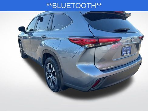 Used 2023 Toyota Highlander XLE image 5