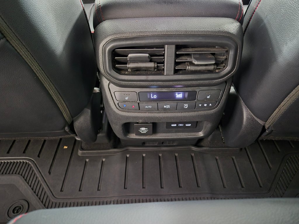 Used 2025 Honda Pilot Black Edition image 24
