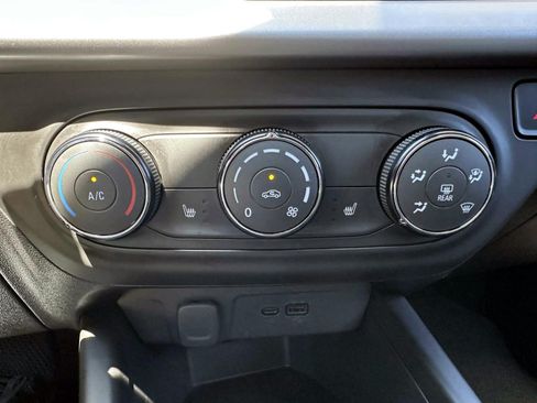 Used 2024 Chevrolet Trax LS w/ LS Convenience Package FWD image 21