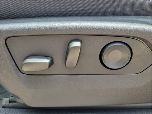 Used 2025 Chevrolet Silverado 1500 Custom image 14