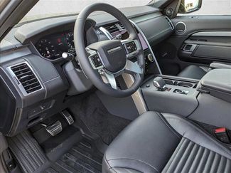 New 2024 Land Rover Discovery Dynamic SE video 2