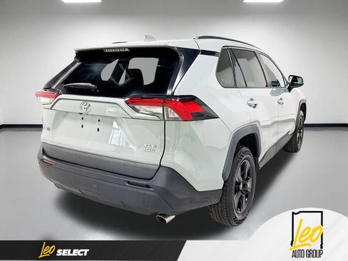 Used 2021 Toyota RAV4 XLE w/ Convenience Package AWD/4WD image 8