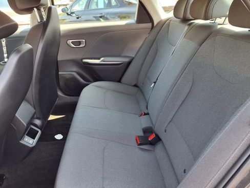 Used 2025 Kia K4 LXS FWD image 8