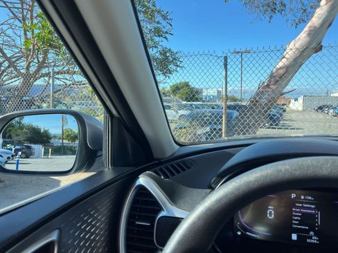 Used 2025 Kia Soul LX w/ LX Technology Package image 12