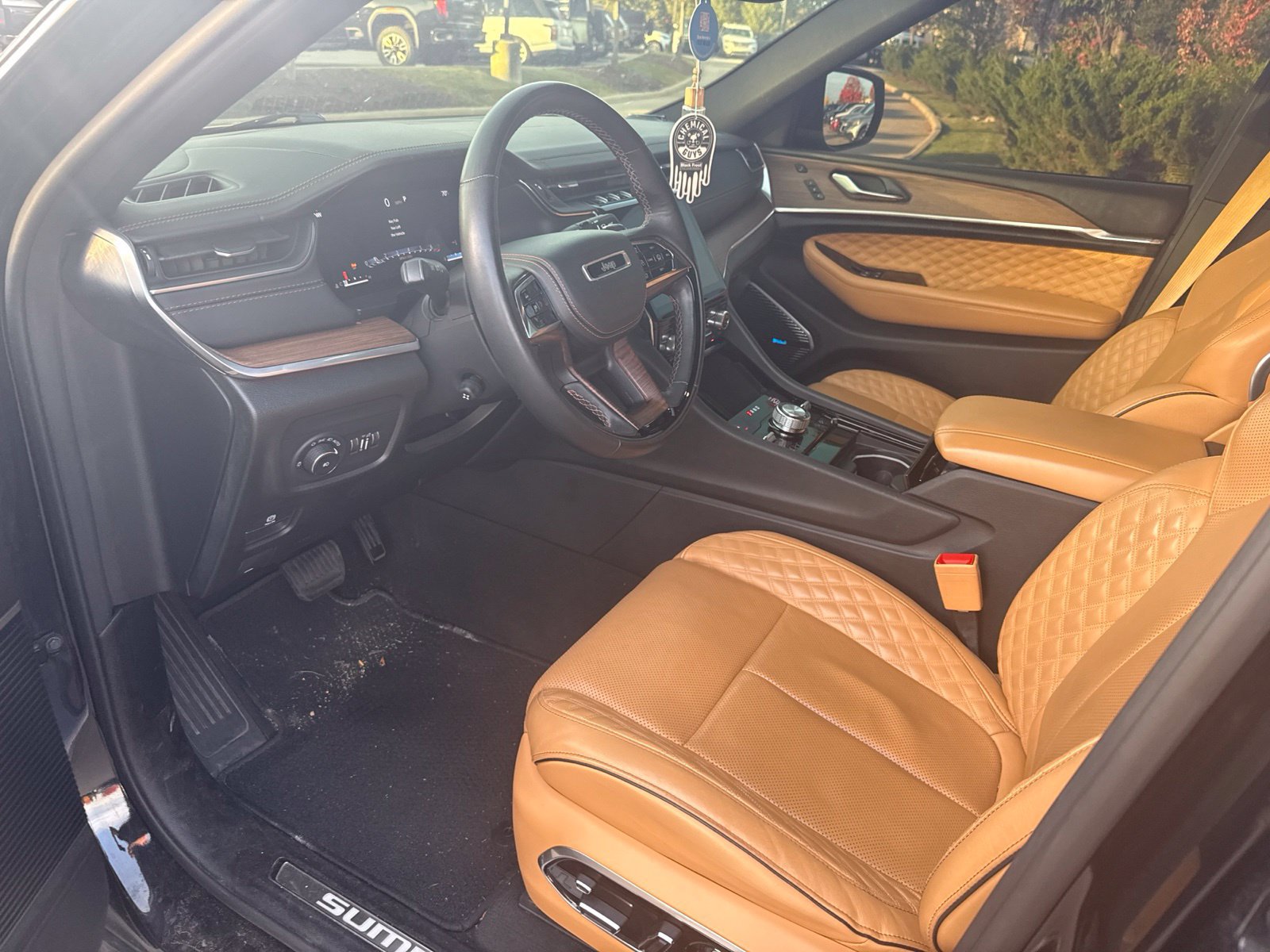 Used 2022 Jeep Grand Cherokee Summit w/ Luxury Tech Group V AWD/4WD image 9