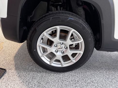 Used 2022 Jeep Renegade Latitude AWD/4WD image 13
