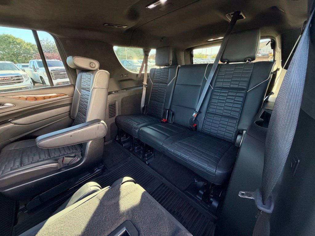 Used 2023 Cadillac Escalade ESV Sport Platinum w/ Heavy-Duty Trailer Package AWD/4WD image 28