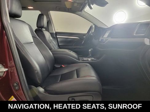 Used 2019 Toyota Highlander XLE AWD/4WD image 18