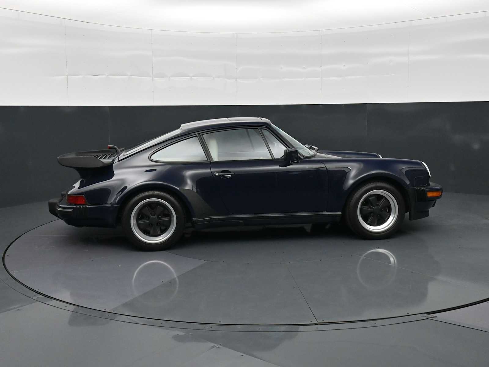 Used 1987 Porsche 911 Carrera RWD image 25