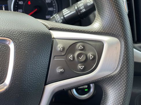 Used 2023 GMC Terrain SLE w/ Driver Convenience Package image 12