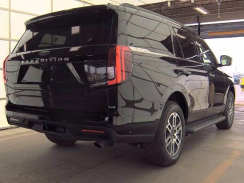 Used 2025 Ford Expedition Active image 3