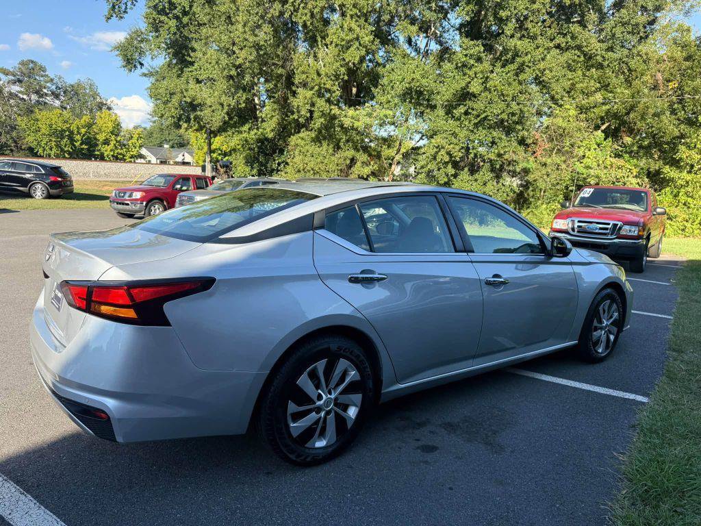 Used 2023 Nissan Altima 2.5 S FWD image 5