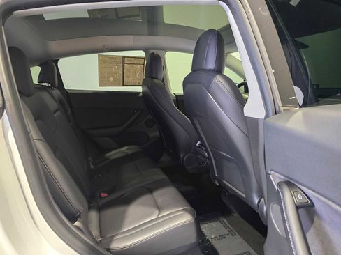 Used 2021 Tesla Model Y Long Range image 13